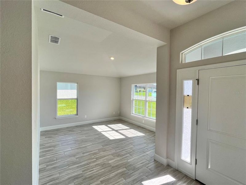 Spacious, unfurnished interior of a new home in , Summerfield (Image 8).