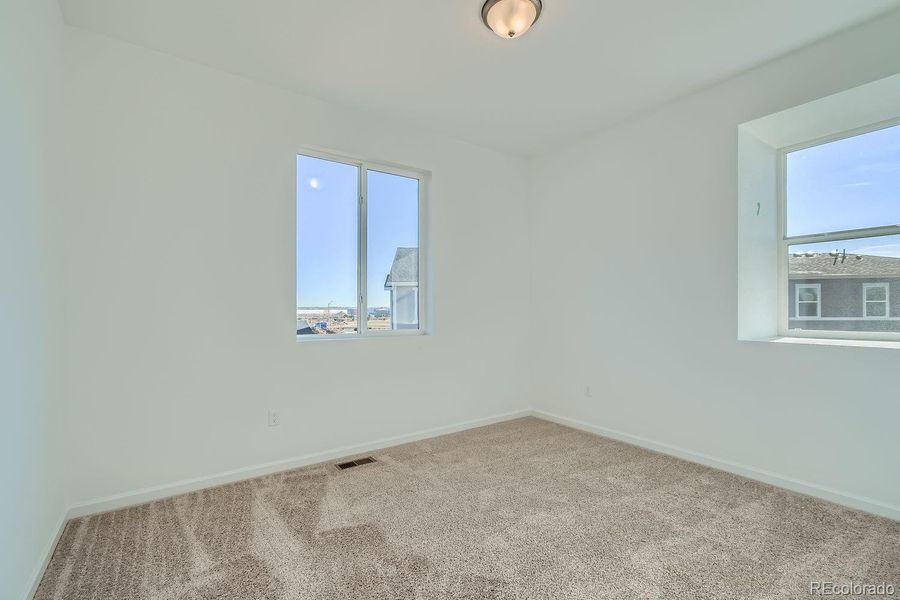 Spacious, unfurnished interior of a new home in Wolf Creek Run, Strasburg (Image 26).