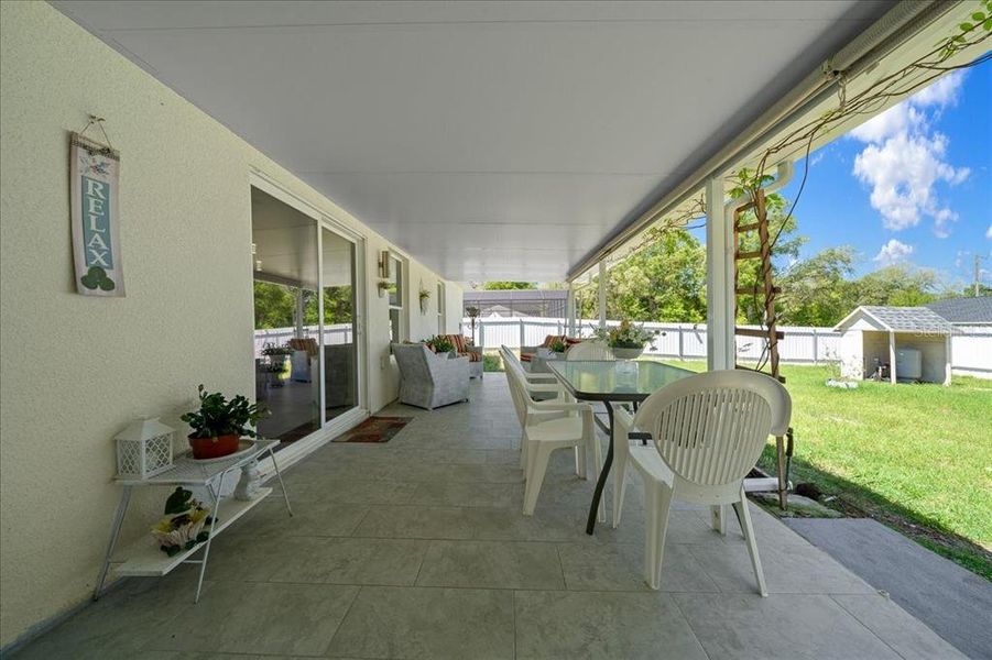 Exterior details and patio area of a home in , Dunnellon (Image 27).
