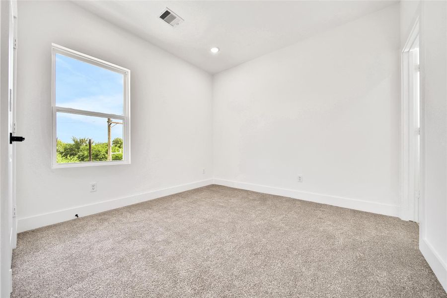 Spacious, unfurnished interior of a new home in , Houston (Image 19).