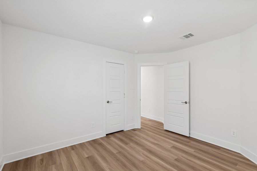 Spacious, unfurnished interior of a new home in Lone Star Landing, Montgomery (Image 20).