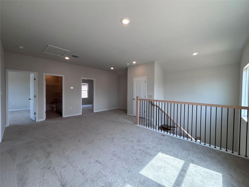 Spacious, unfurnished interior of a new home in The Colony, Bastrop (Image 9).