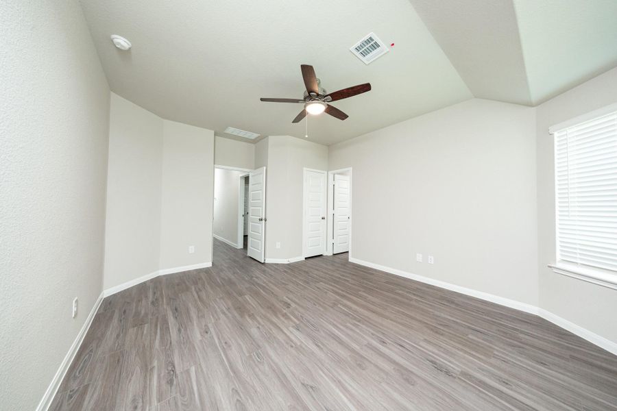 Spacious, unfurnished interior of a new home in Ridgeland Hills, Willis (Image 8).