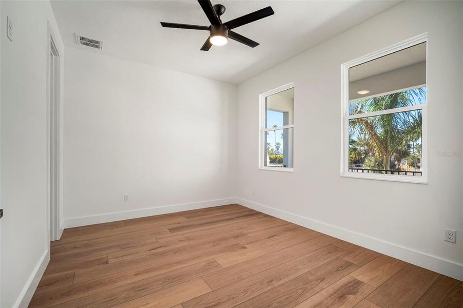 Spacious, unfurnished interior of a new home in , Apollo Beach (Image 40).