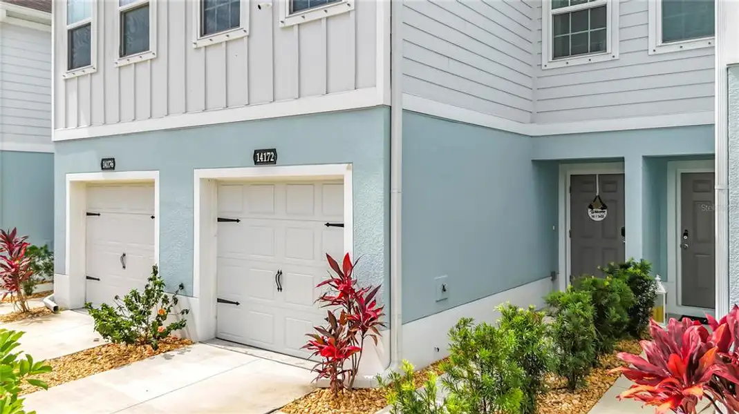 Exterior details and patio area of a home in , Bradenton (Image 24).