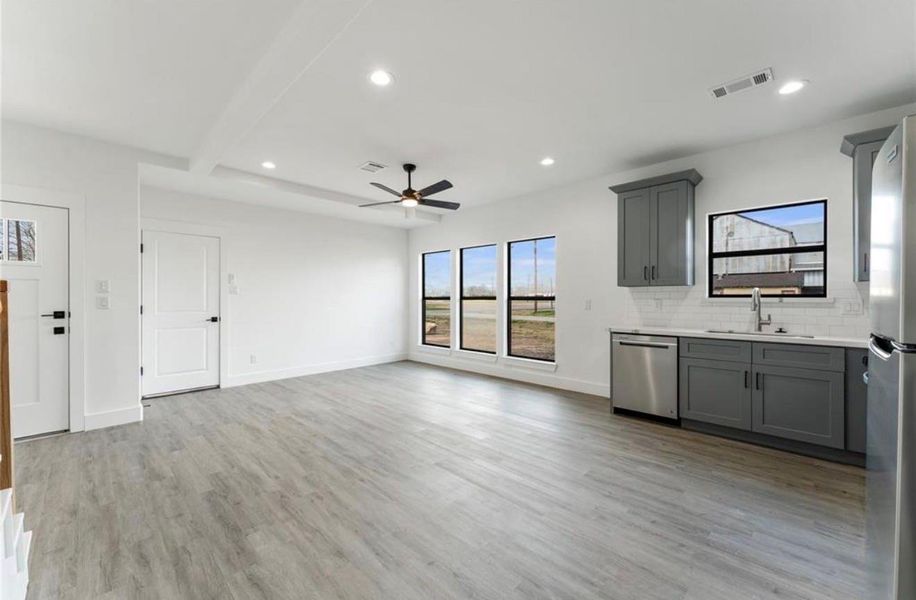 Spacious, unfurnished interior of a new home in , Beasley (Image 18).