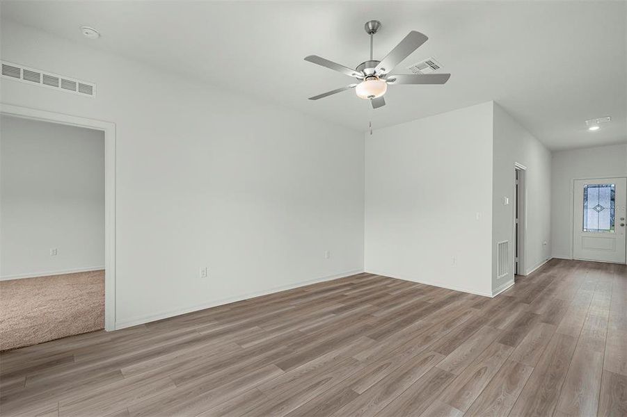 Spacious, unfurnished interior of a new home in Tula Parc, Astatula (Image 12).