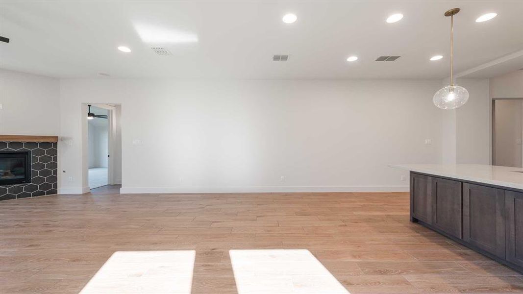 Spacious, unfurnished interior of a new home in Myrtle Creek 60', Waxahachie (Image 17).