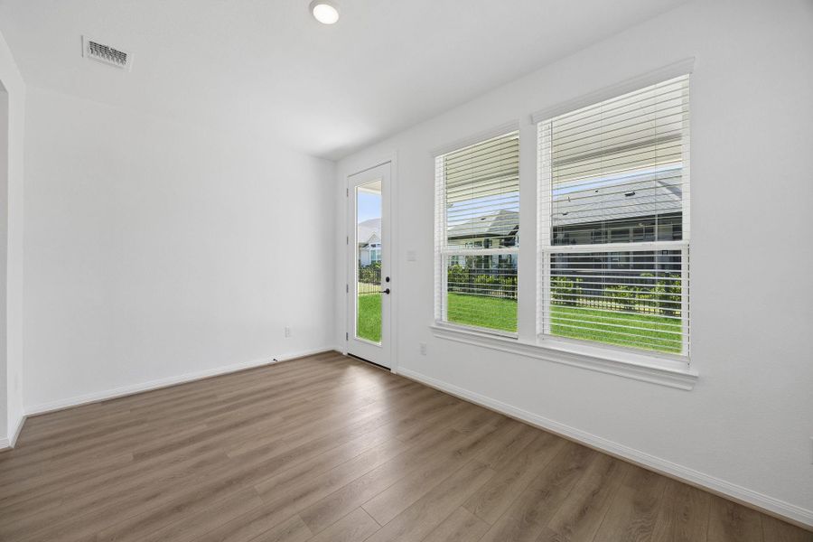 Spacious, unfurnished interior of a new home in Del Webb in Chambers Creek, Willis (Image 19).