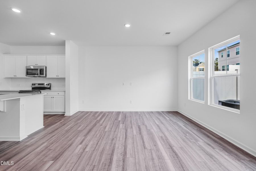 SUN_CaitlinCrossing_Pic_Cameron-17