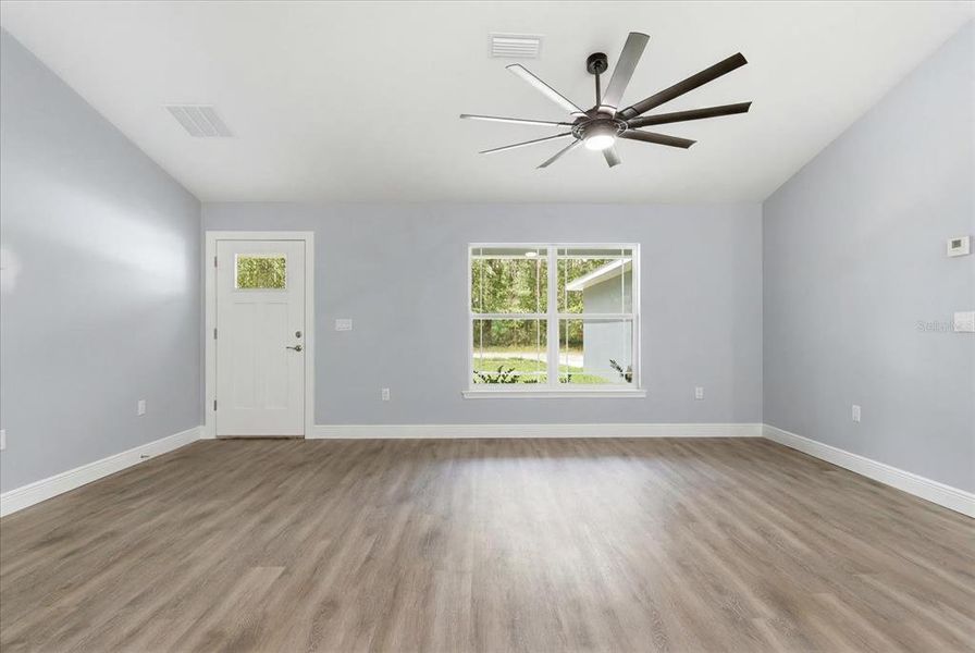 Spacious, unfurnished interior of a new home in , Dunnellon (Image 35).