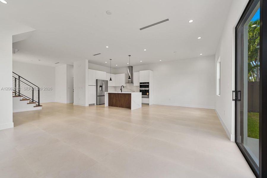 Spacious, unfurnished interior of a new home in , Miami (Image 30).