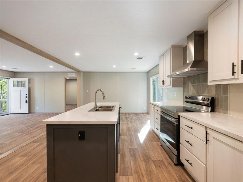 Furnished interior view inside a new home in , Gainesville (Image 7).