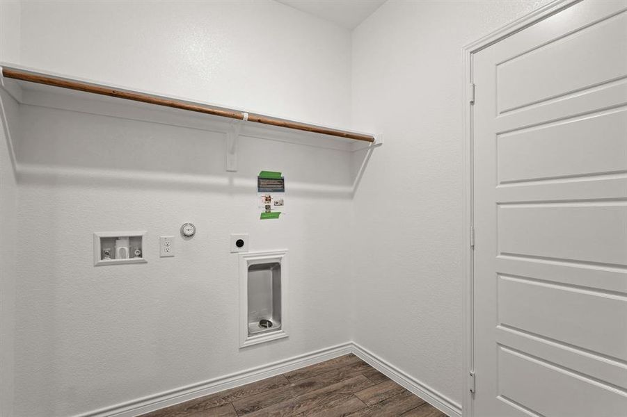 Spacious, unfurnished interior of a new home in Sycamore Landing, Fort Worth (Image 16).