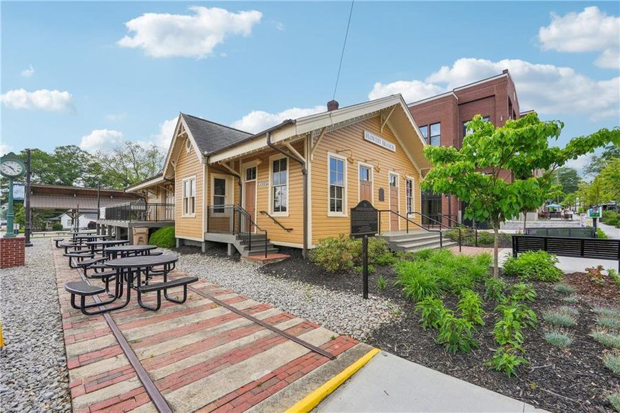 Community amenities in Eastlyn Crossing, Flowery Branch (Image 9).