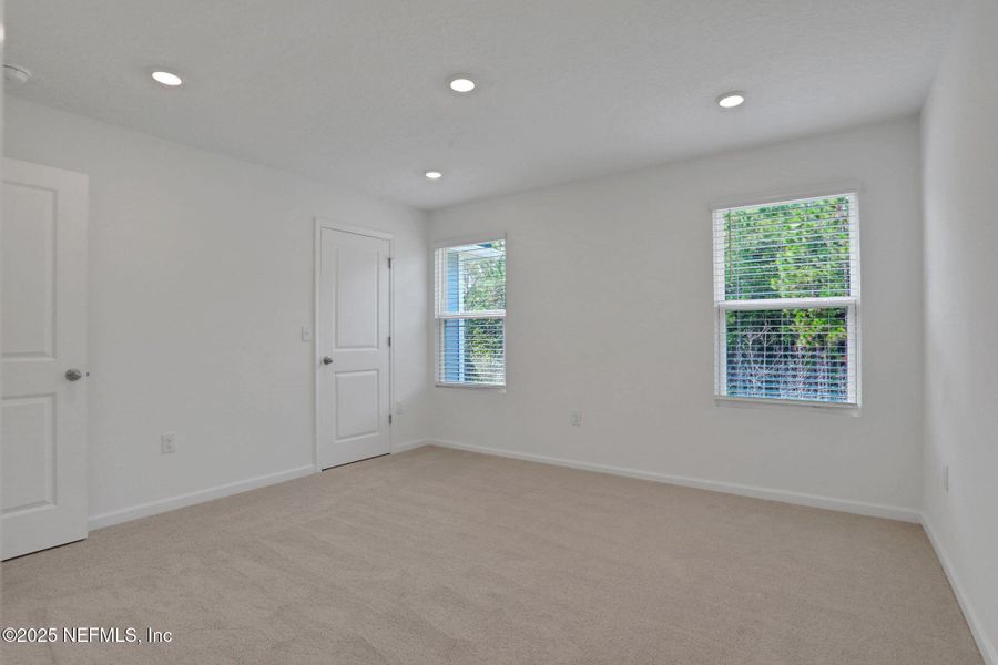 Spacious, unfurnished interior of a new home in Atlantis Pointe, Middleburg (Image 26).