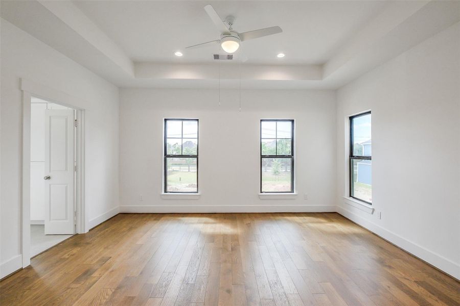 Spacious, unfurnished interior of a new home in Timbergrove Trails, Houston (Image 36).