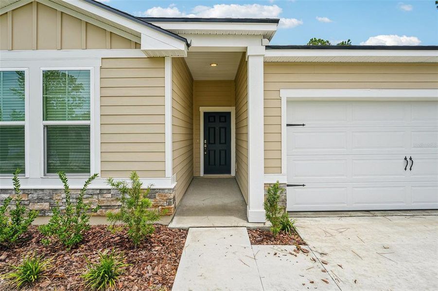 Exterior details and patio area of a home in , Palm Coast (Image 4).