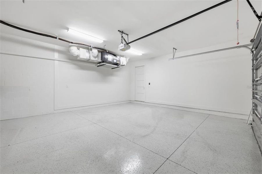 Spacious, unfurnished interior of a new home in , Tampa (Image 20).