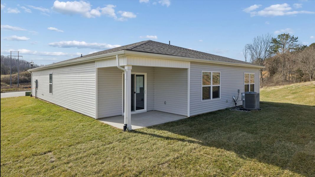 Exterior details and patio area of a home in Emory Creek, Harriman (Image 2).