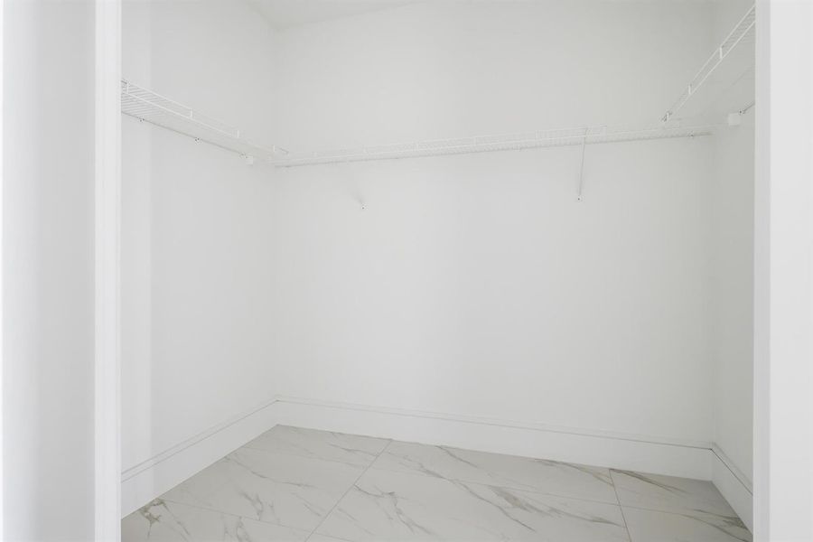 220-LAKESHORE-DRIVE-804-33403-011 220-LAKESHORE-DRIVE-804-33403-011