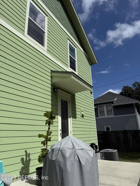 Exterior details and patio area of a home in , Jacksonville (Image 2).