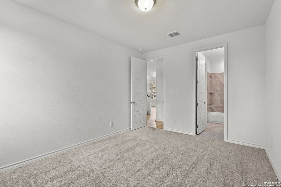Spacious, unfurnished interior of a new home in Ladera, San Antonio (Image 42).