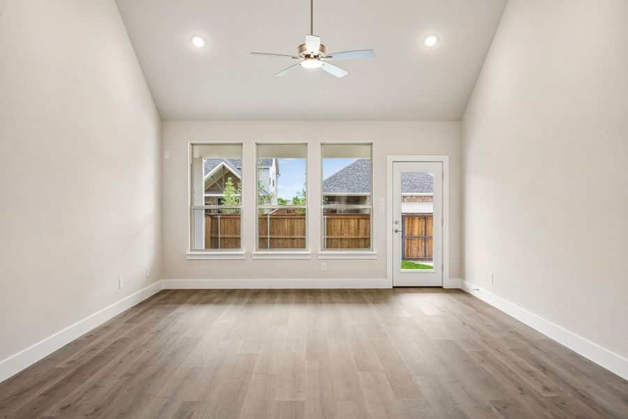 Spacious, unfurnished interior of a new home in Dove Hollow, Waxahachie (Image 23). Spacious, unfurnished interior of a new home in Dove Hollow, Waxahachie (Image 23).