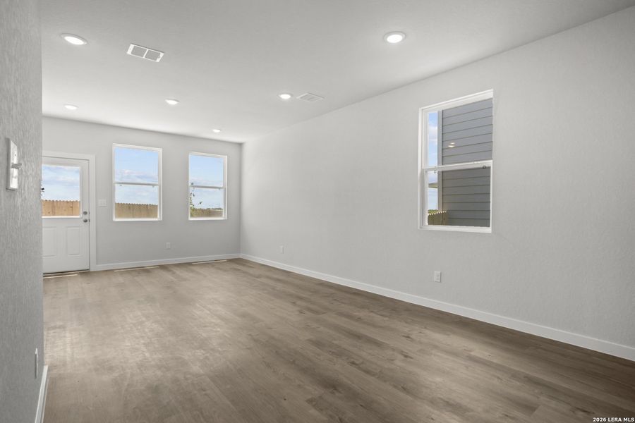 Spacious, unfurnished interior of a new home in Agave, San Antonio (Image 17).