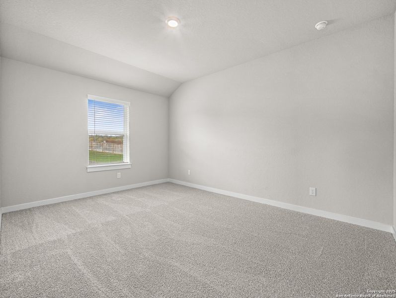 Spacious, unfurnished interior of a new home in Comanche Ridge, San Antonio (Image 9).