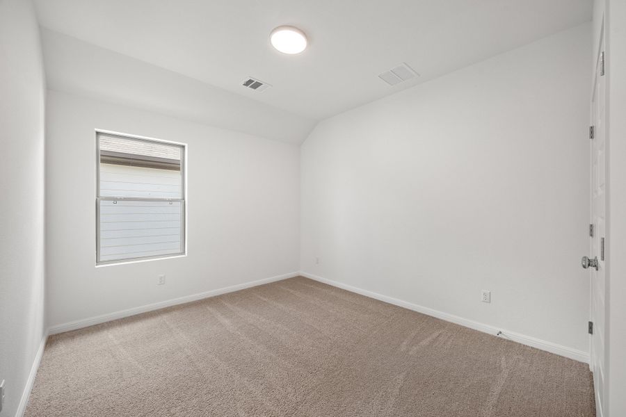 Spacious, unfurnished interior of a new home in Trinity Ranch, Elgin (Image 34).