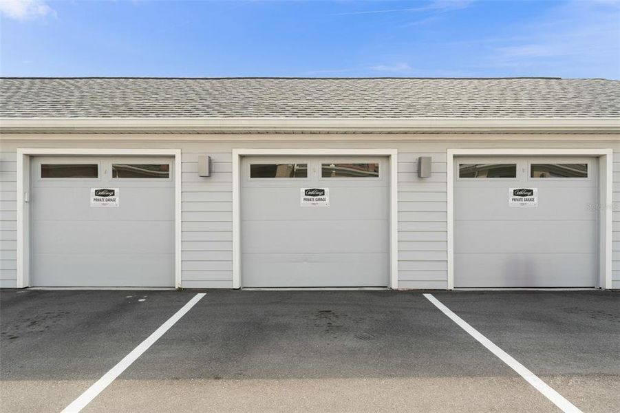 Exterior details and patio area of a home in , Orlando (Image 24).