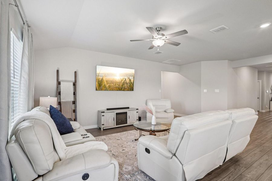 Furnished interior view inside a new home in Sundance Cove - Classic Series, Crosby (Image 11). Furnished interior view inside a new home in Sundance Cove - Classic Series, Crosby (Image 11).