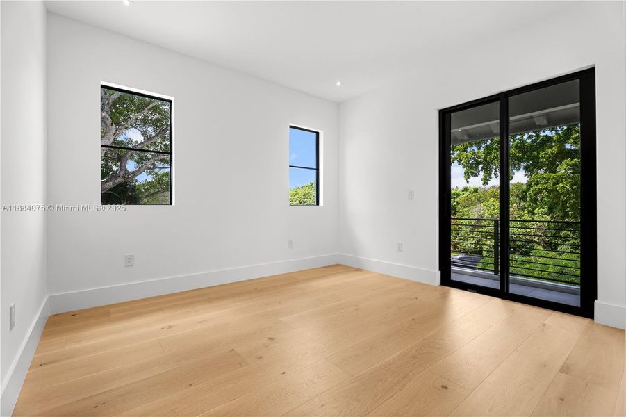 Spacious, unfurnished interior of a new home in , Miami (Image 21).