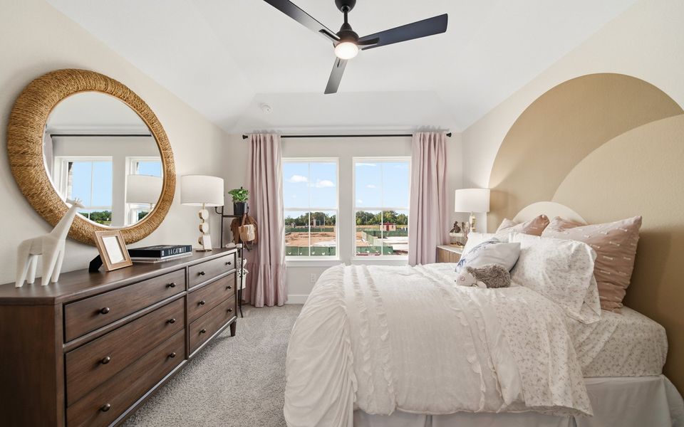 Representative furnished interior of a home built from the Haverford by Brookfield Residential in Midline, Webster (Image 6).
