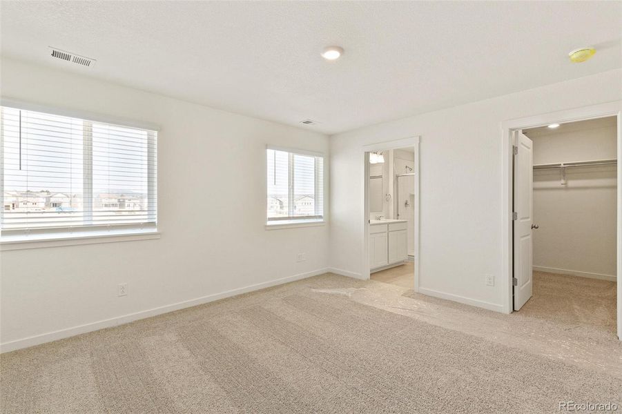 Spacious, unfurnished interior of a new home in The Ridge at Lorson Ranch, Colorado Springs (Image 18).