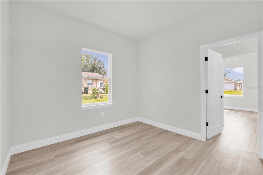 Spacious, unfurnished interior of a new home in , Ocala (Image 14).