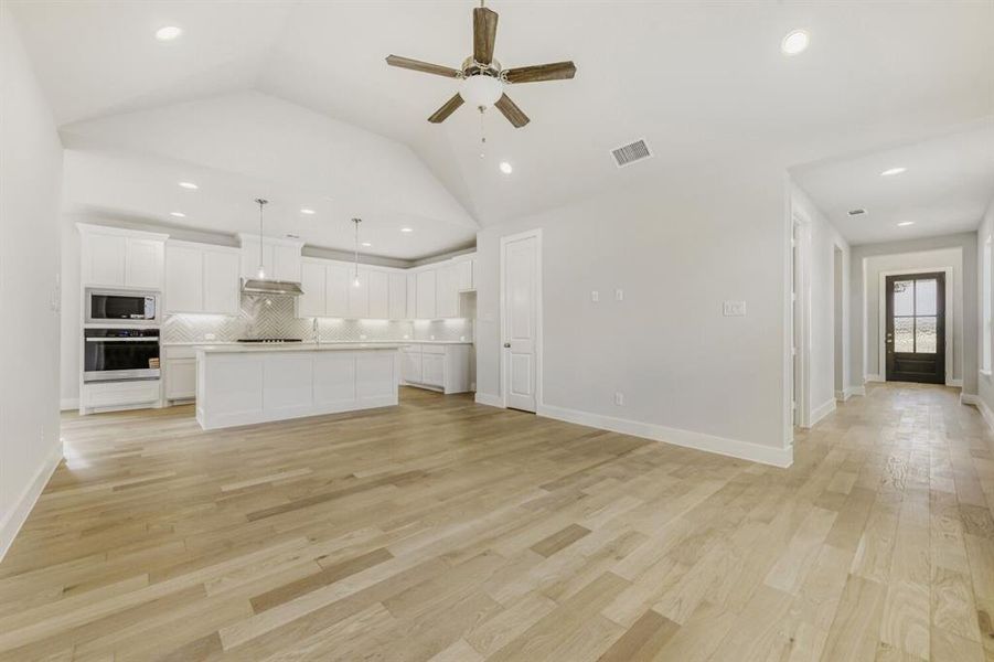 Spacious, unfurnished interior of a new home in Ventana, Fort Worth (Image 15).