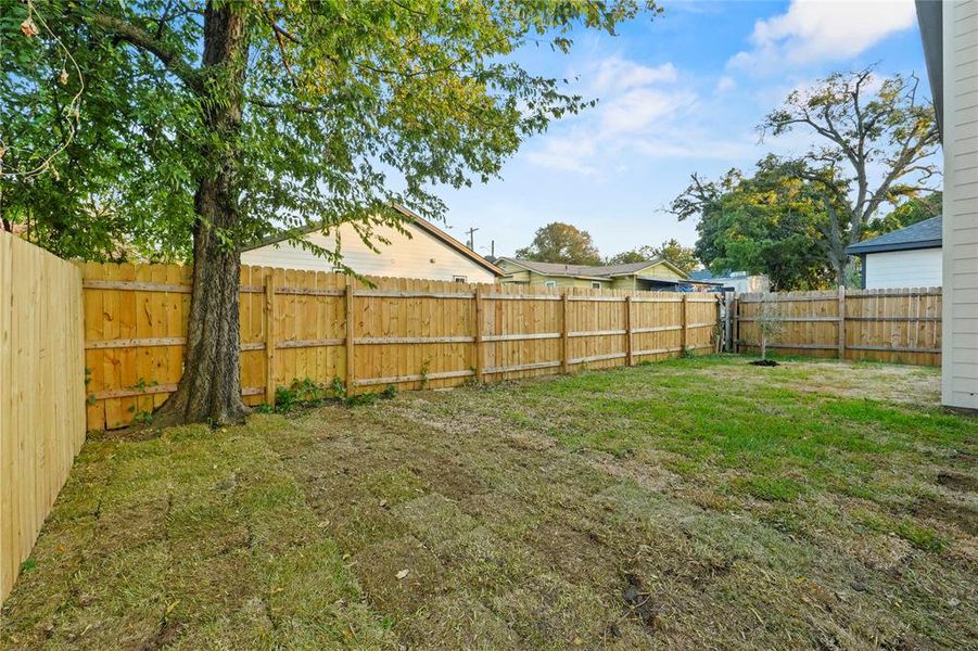 Exterior details and patio area of a home in , Dallas (Image 17).