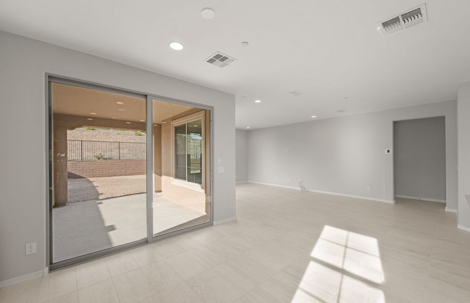 Spacious, unfurnished interior of a new home in Foothills at Northpointe, Peoria (Image 22).