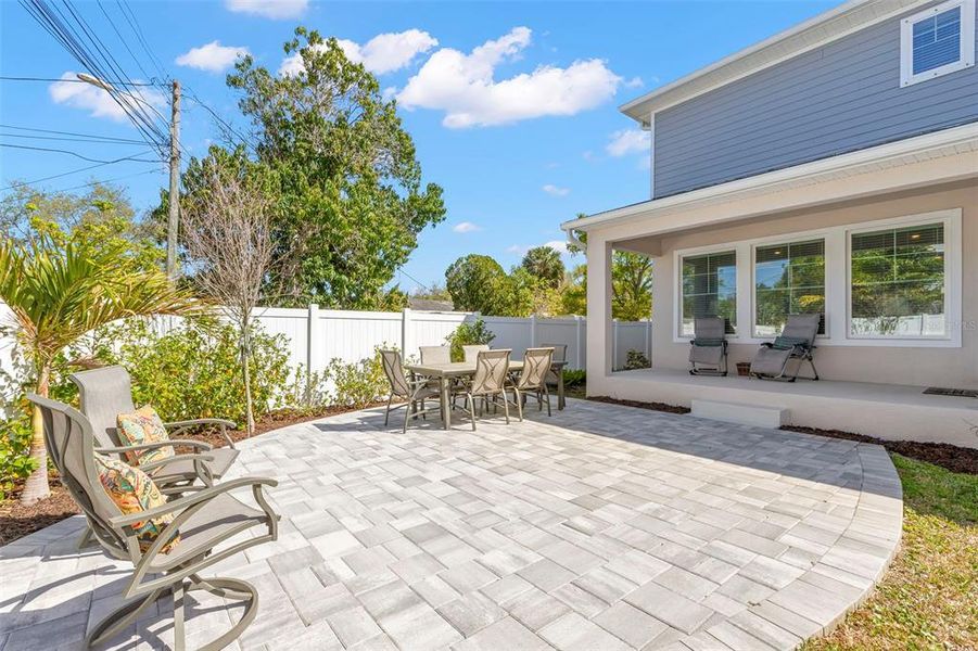 Exterior details and patio area of a home in , St. Petersburg (Image 4).