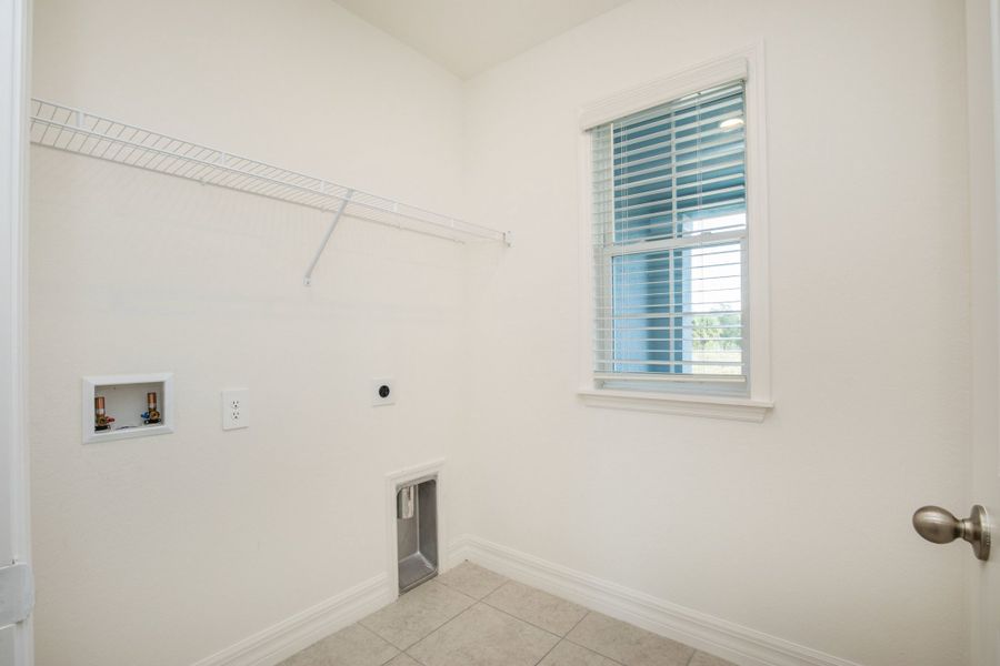 Spacious, unfurnished interior of a new home in Harbour Heights, Punta Gorda (Image 23).