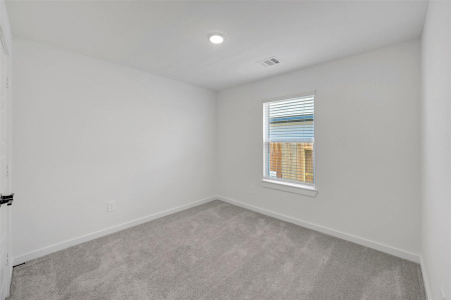 Spacious, unfurnished interior of a new home in Lone Star Landing, Montgomery (Image 19).