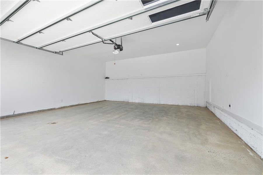 Spacious, unfurnished interior of a new home in , Atlanta (Image 23).
