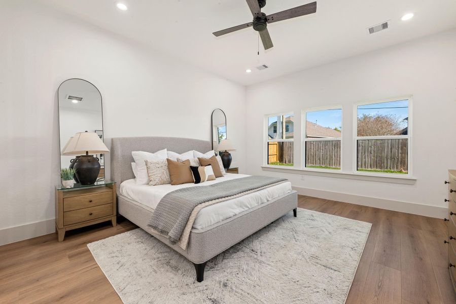 Furnished interior view inside a new home in , Tomball (Image 9).