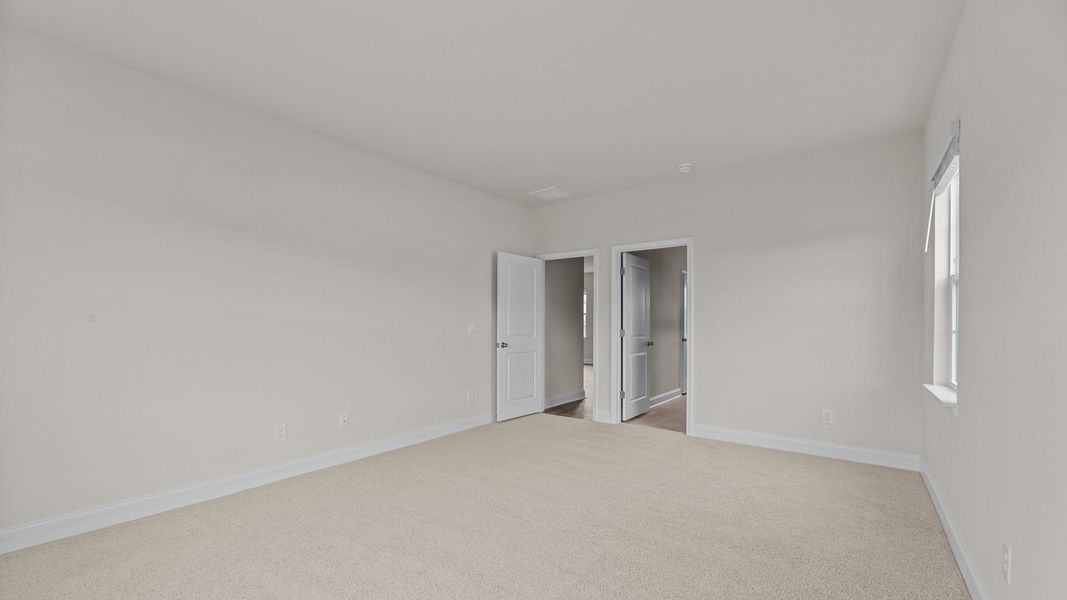 Spacious, unfurnished interior of a new home in Tyler - Home on the Lake, New Bern (Image 17). Spacious, unfurnished interior of a new home in Tyler - Home on the Lake, New Bern (Image 17).