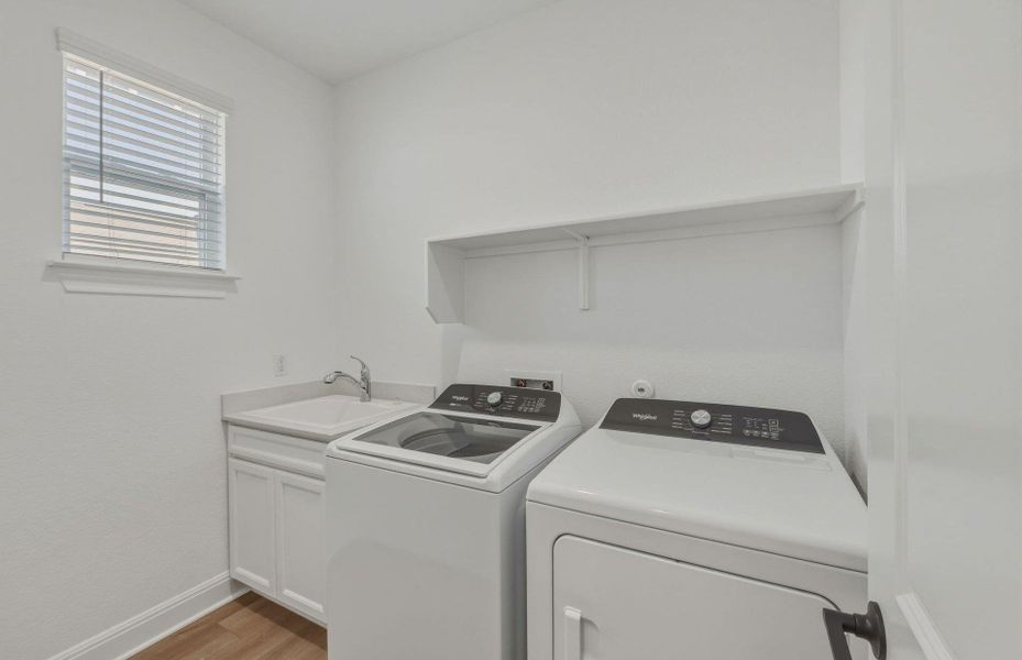 Close-up of interior finishes inside a home in Horizon Lake, Leander (Image 12).