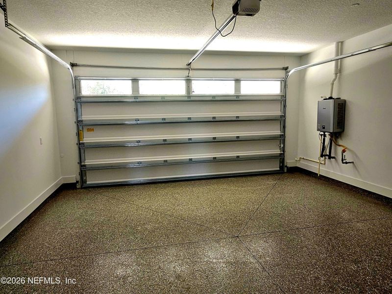 Spacious, unfurnished interior of a new home in , Jacksonville (Image 13).