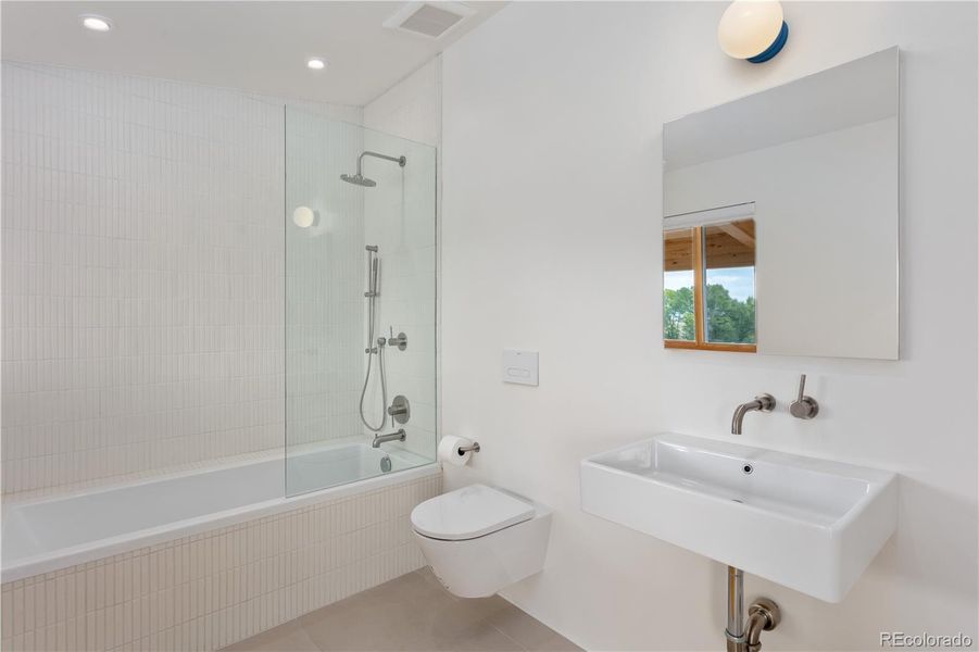 Full upstairs bathroom in Unit 2