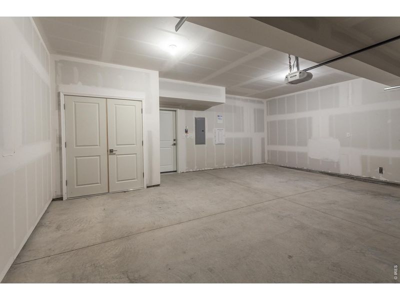 Spacious, unfurnished interior of a new home in , Timnath (Image 37).